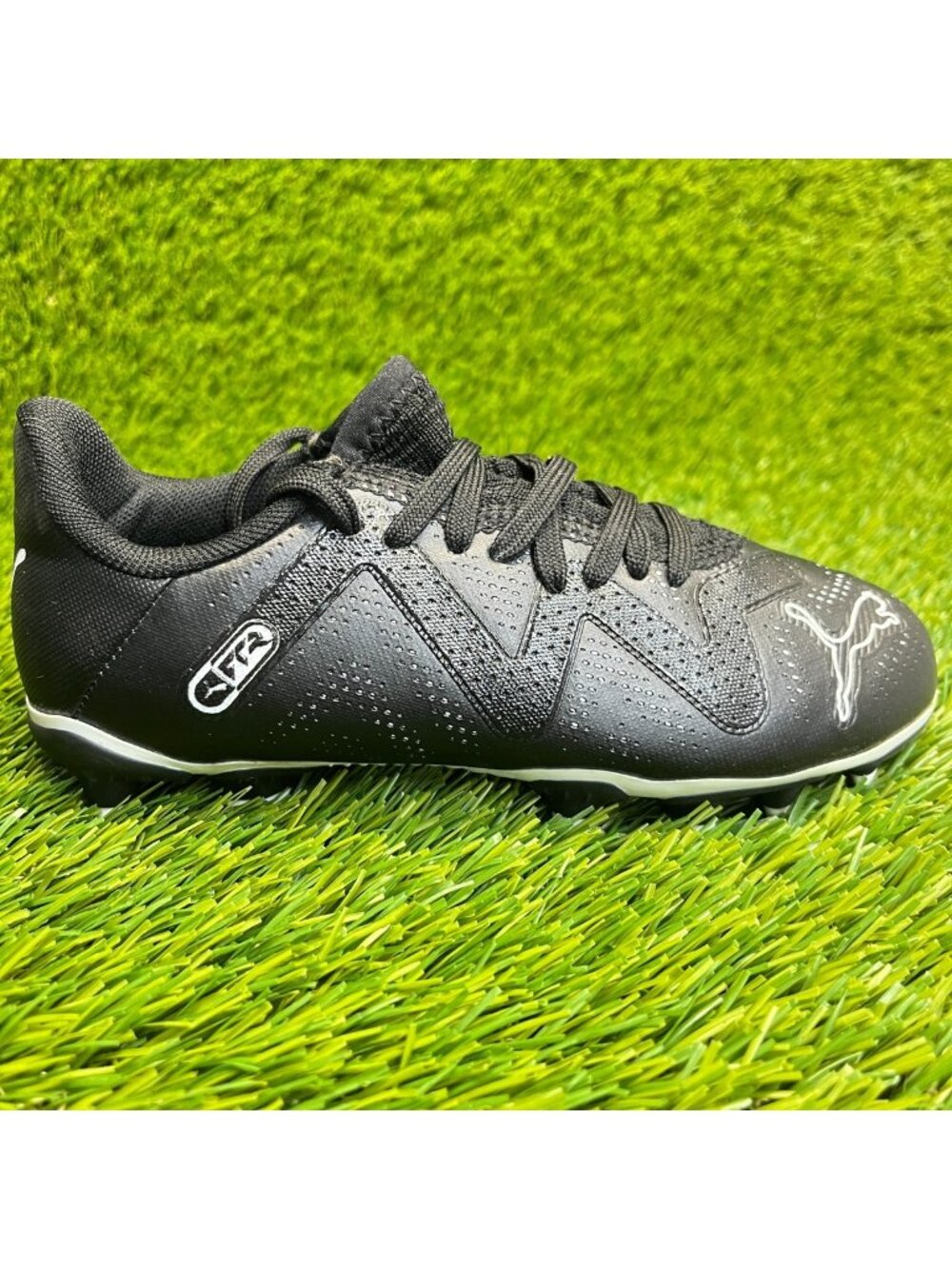 Puma Future Play FG Boys Size 12.5C Black White Running Outdoor Soccer Cleats